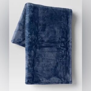 New Oversized Primalush Throw Blanket - Threshold™ (Blue) 50in. X 70in.